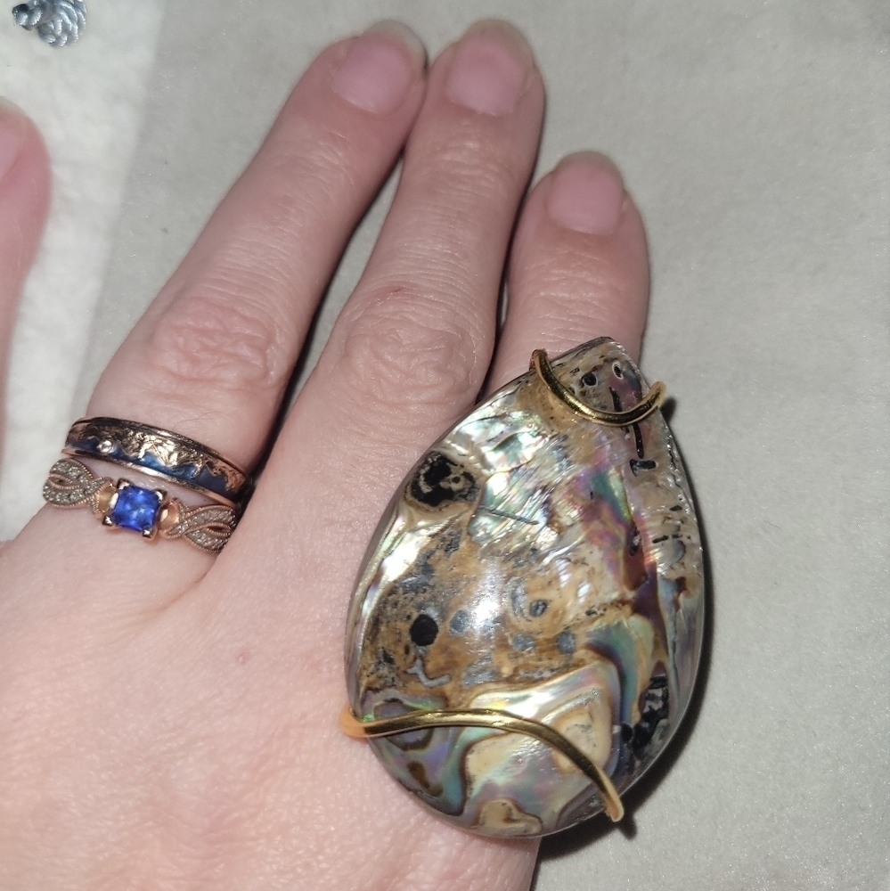 Neiman Marcus Devon Leigh Abalone Teardrop Ring 18k plated - Picture 5 of 8